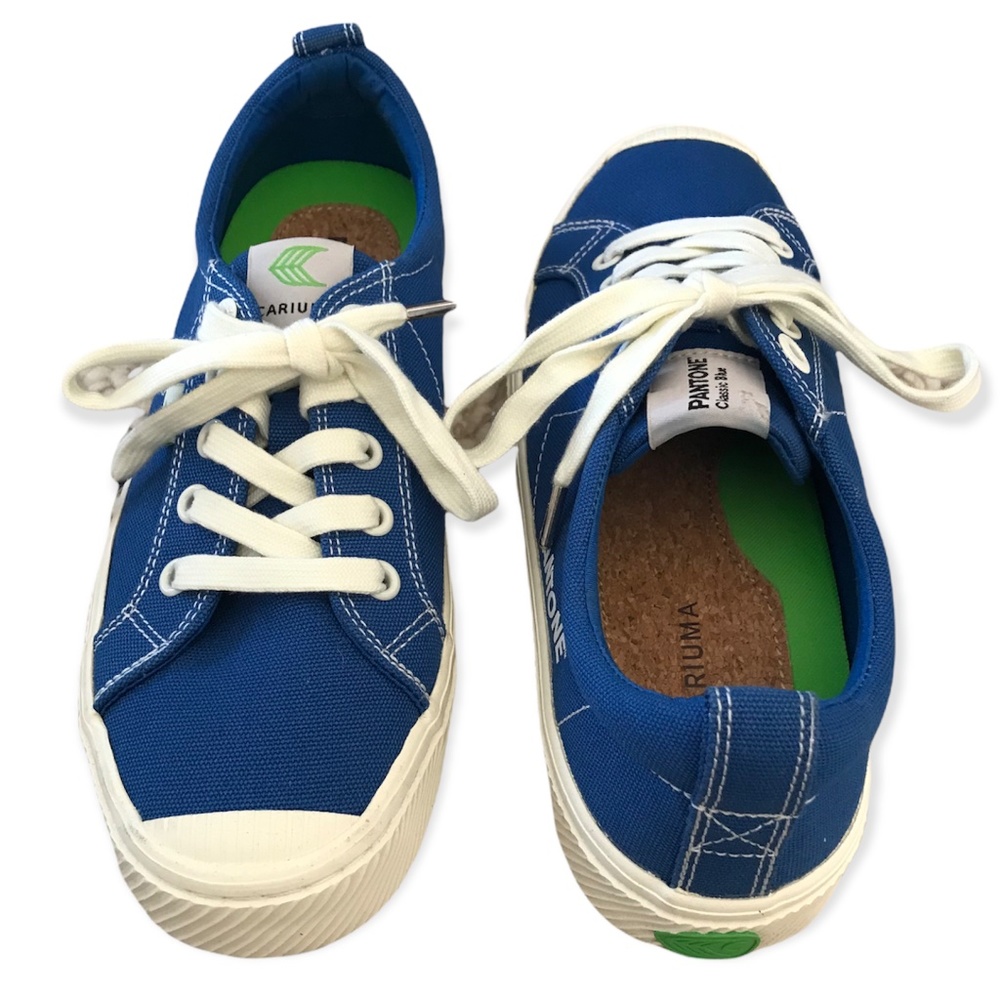 Cariuma Women's Low Top Pantone Classic Blue Canvas Sneaker